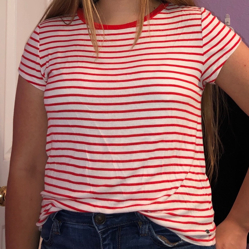 Red and white American Eagle t-shirt